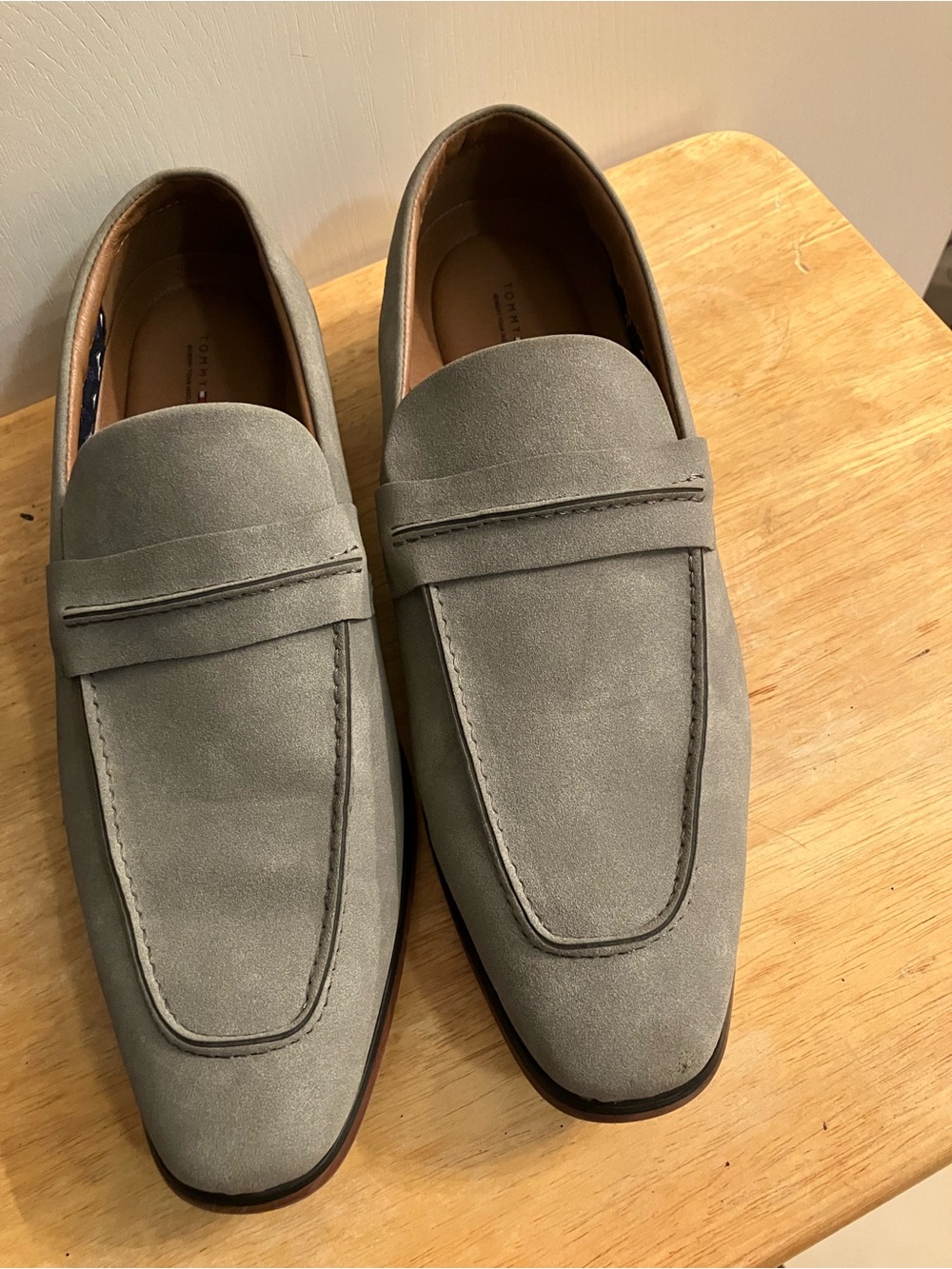 Men’s Tommy Hilfiger Light Gray Suede Penny Loafers Size 9 Med.